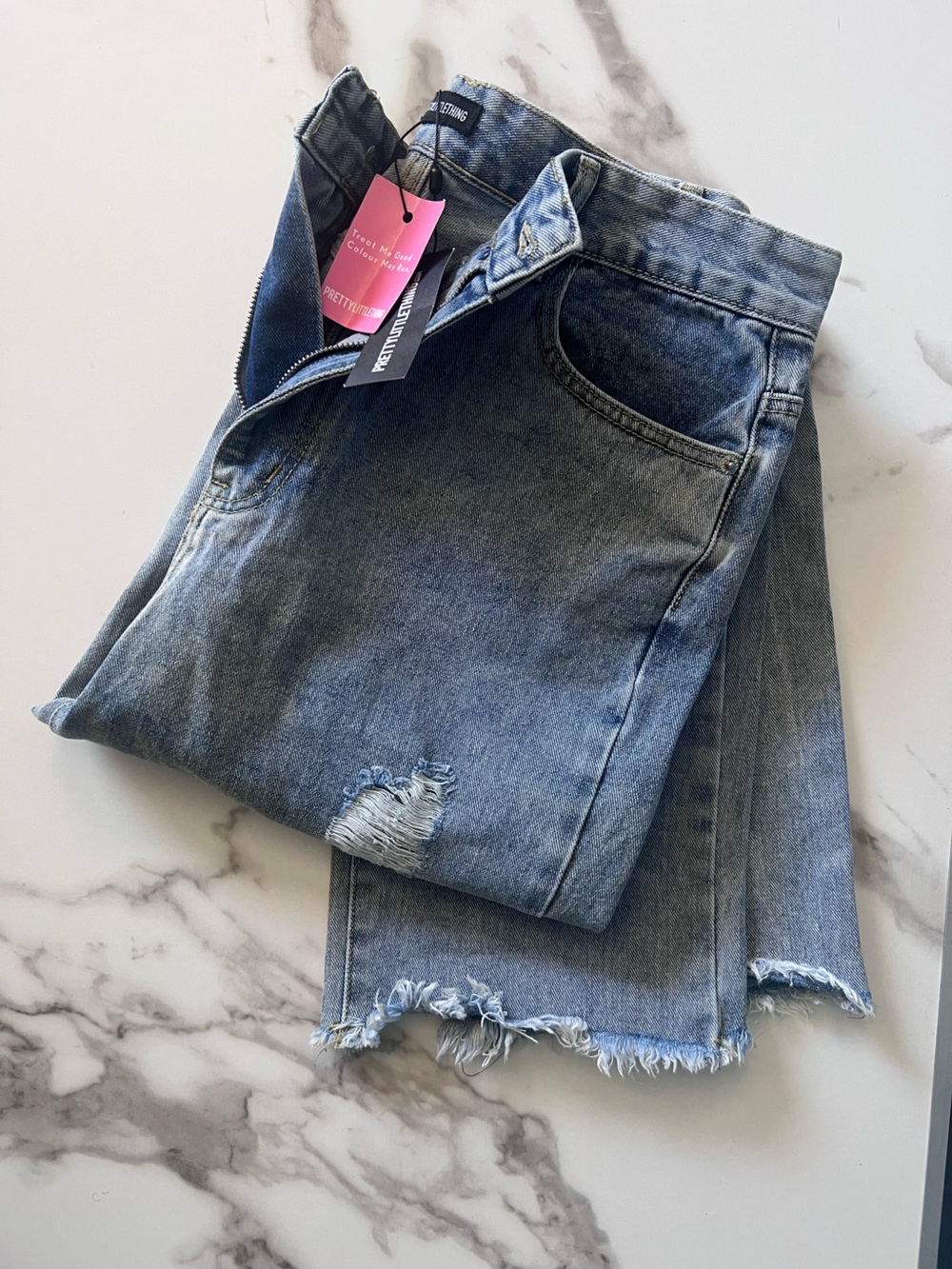 New With Tags PrettyLittleThing Light Blue Distressed high waistJeans size 10